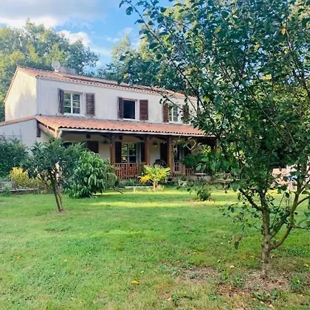 D'hotes Sous Les Grands Chenes Nomade Bed & Breakfast