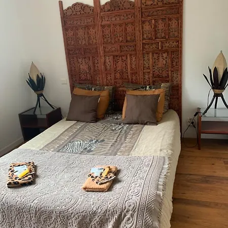 D'hotes Sous Les Grands Chenes Nomade Bed and Breakfast