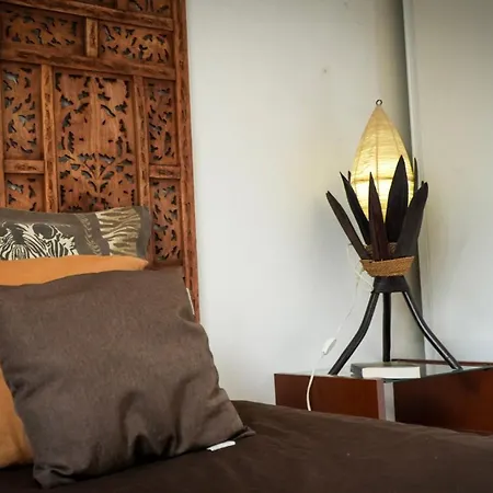 D'hotes Sous Les Grands Chenes Nomade Bed & Breakfast Saint-Etienne-de-Corcoue